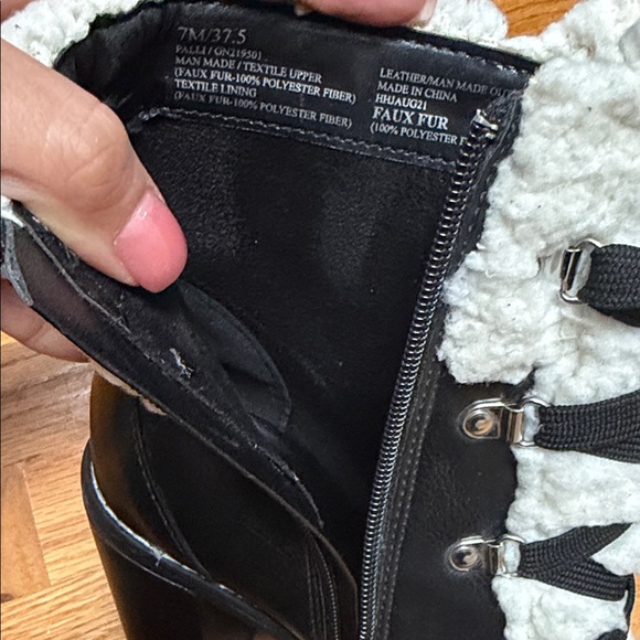 BCBG BRAND NEW - Women's Black and White Winter Boots - Picture 5 of 6